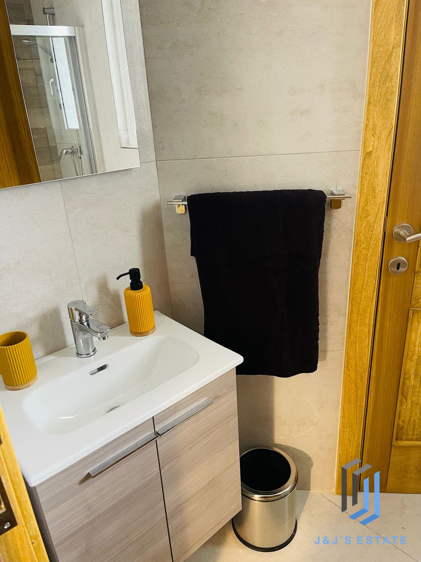 Fully furnished two-bedroom apartment in Mosta · 12