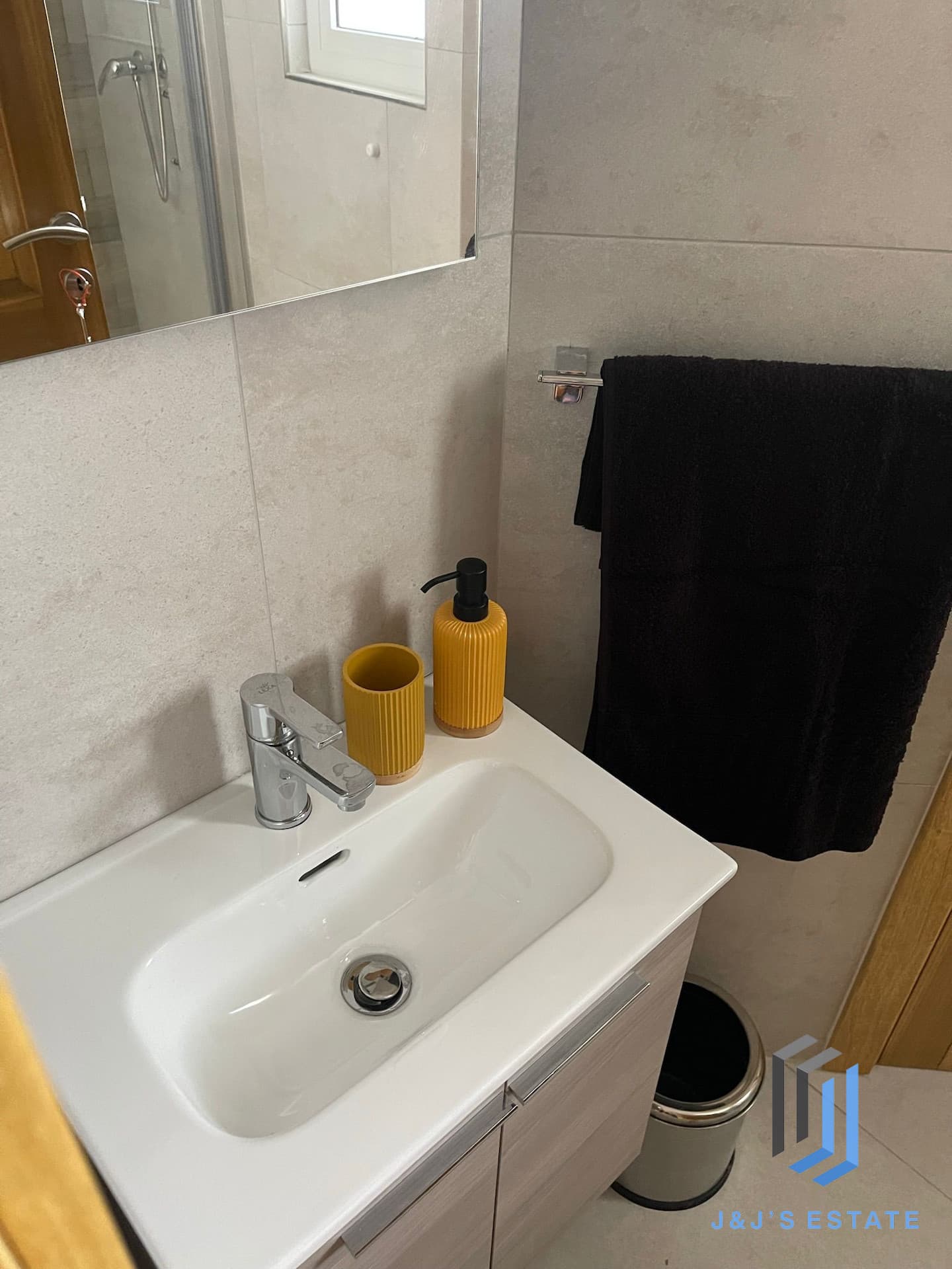 Fully furnished two-bedroom apartment in Mosta · 13