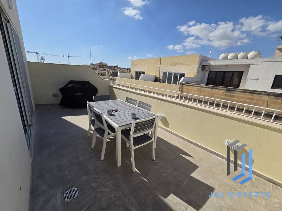 Fully furnished 2‑bed duplex penthouse with terrace in Sliema · 11