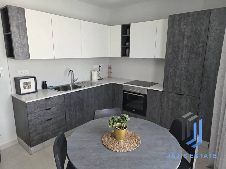 Fully furnished 2‑bed duplex penthouse with terrace in Sliema · 3