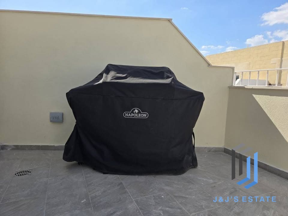 Fully furnished 2‑bed duplex penthouse with terrace in Sliema · 12