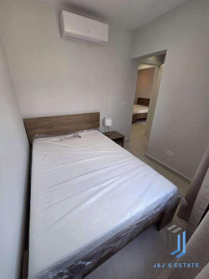 Fully furnished 2‑bed duplex penthouse with terrace in Sliema · 6