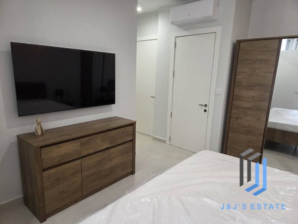 Fully furnished 2‑bed duplex penthouse with terrace in Sliema · 7