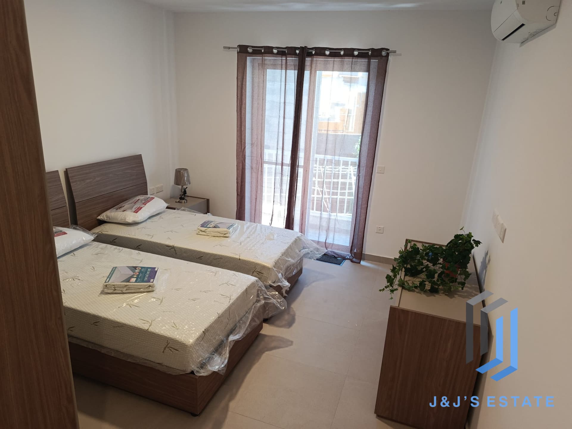 Fully Furnished Two Bedroom Apartment in Birzebbuga · 4
