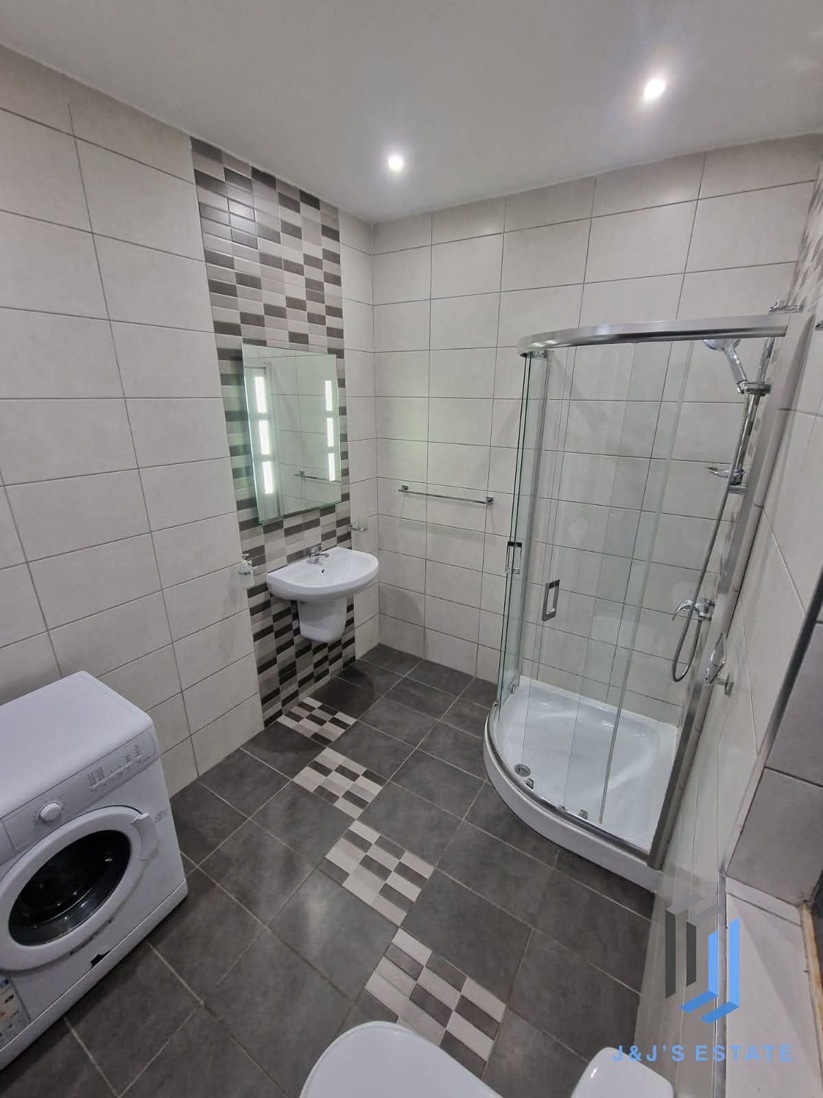 Fully furnished three-bedroom apartment in Qrendi · 3