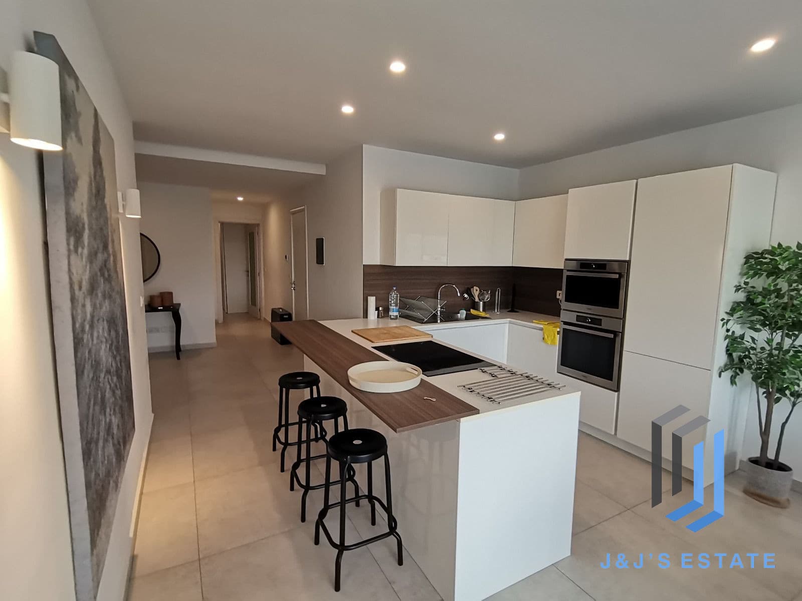 Fully Furnished Two Bedroom Apartment in Lively St Julians · 6