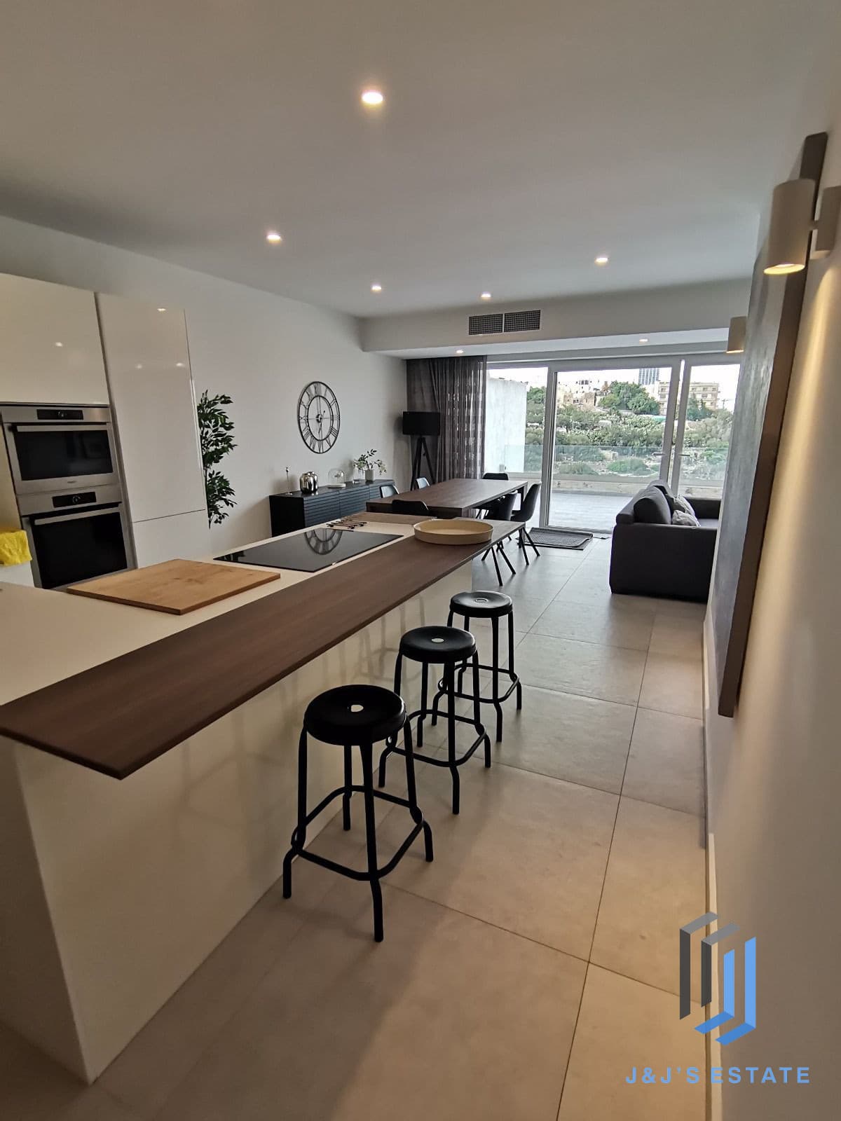 Fully Furnished Two Bedroom Apartment in Lively St Julians · 3