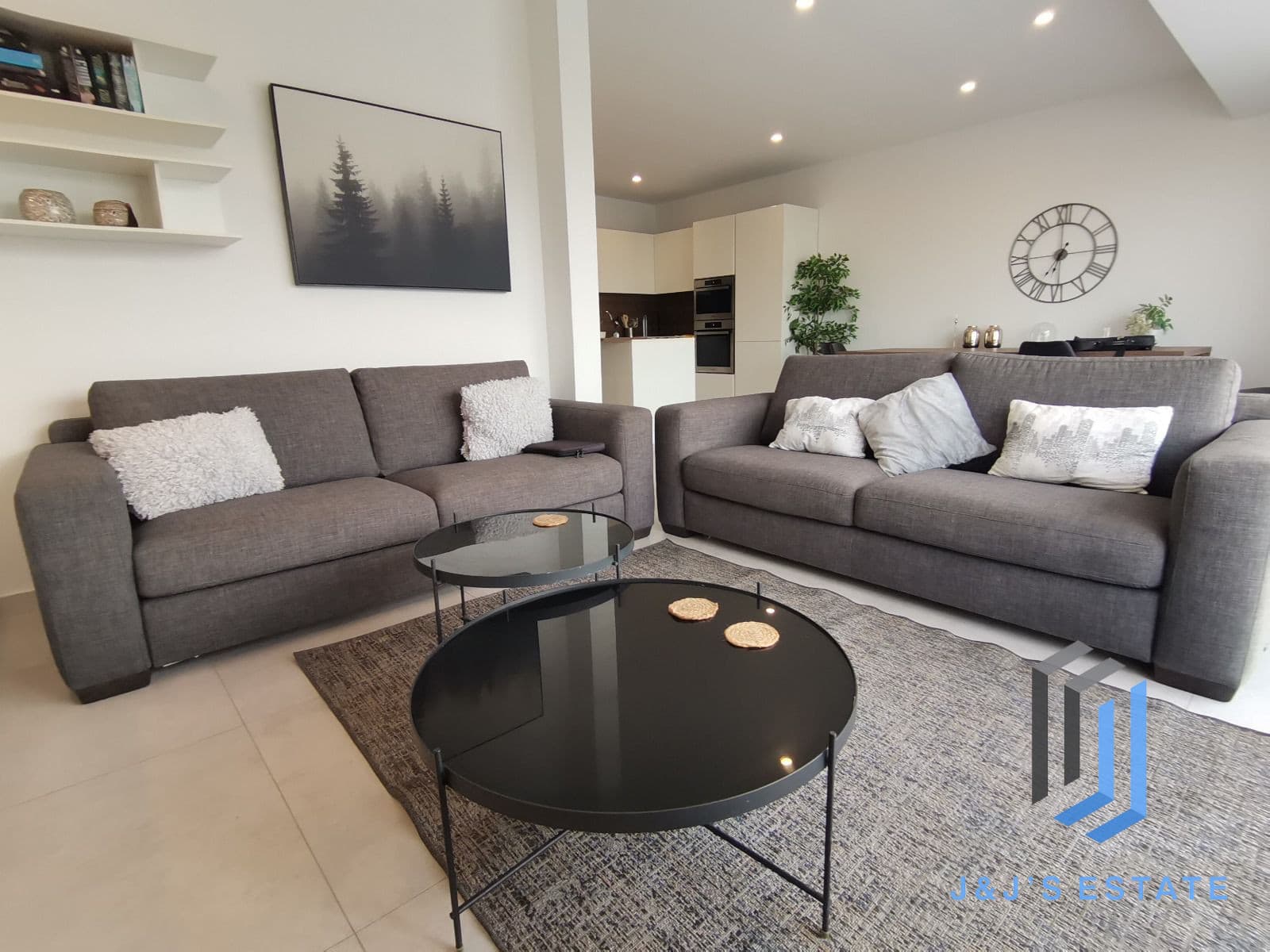 Fully Furnished Two Bedroom Apartment in Lively St Julians · 10