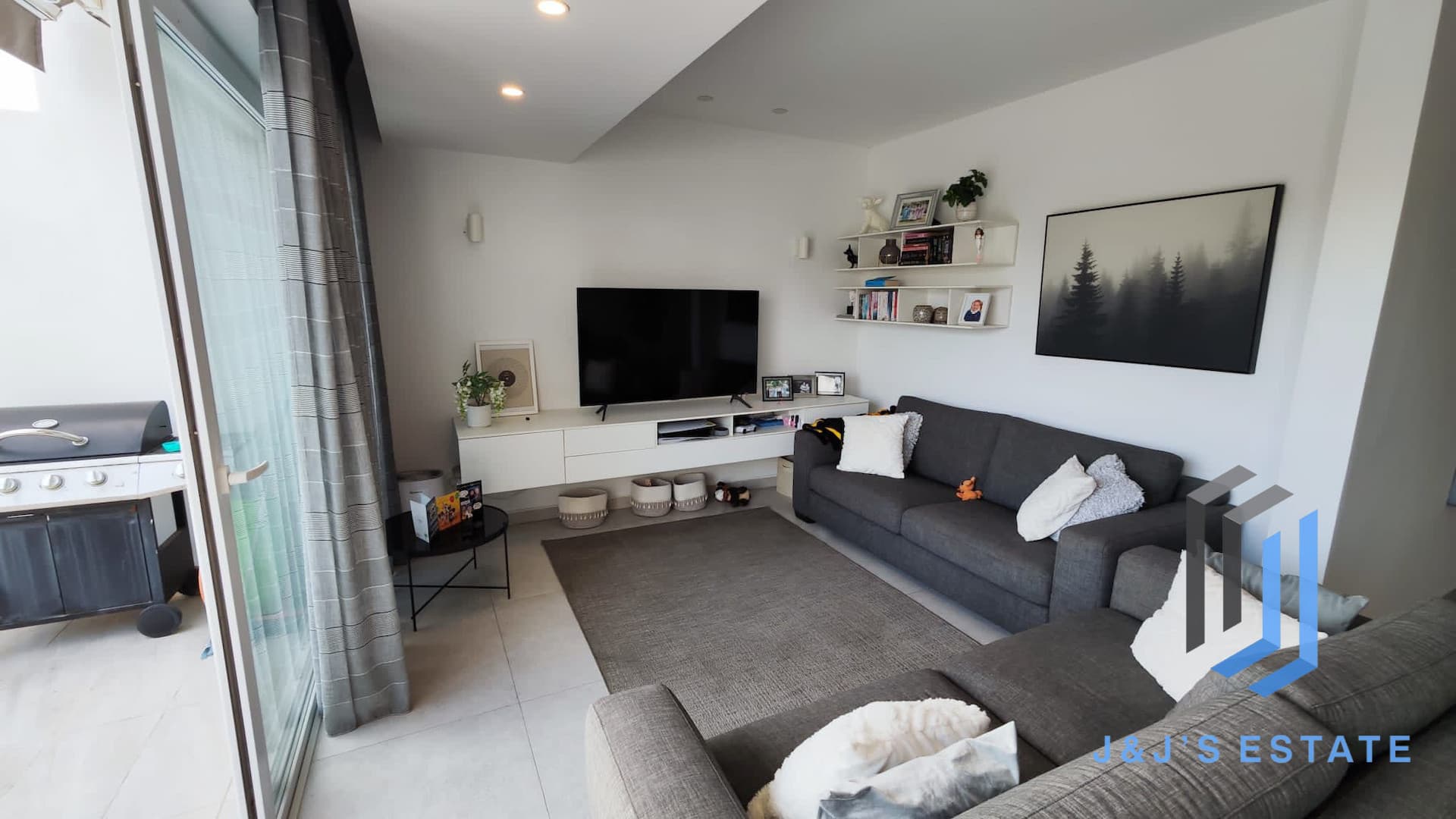 Fully Furnished Two Bedroom Apartment in Lively St Julians · 11