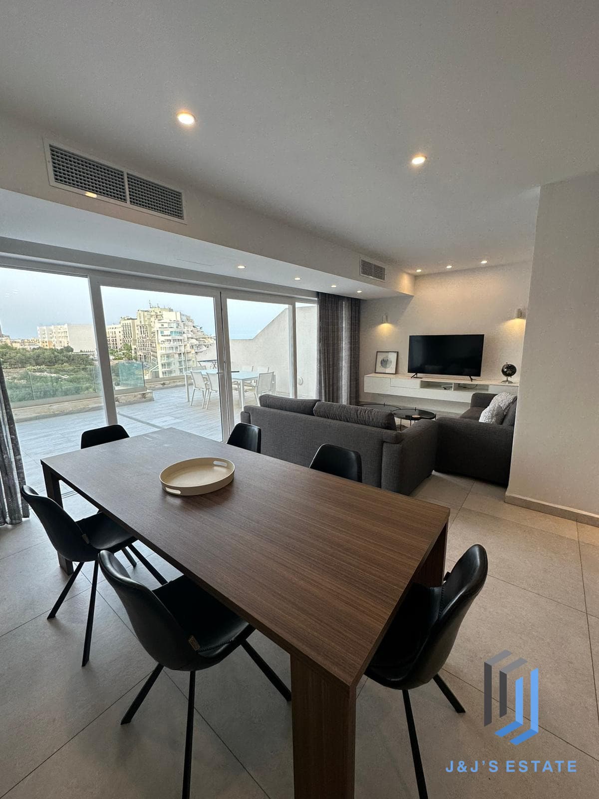 Fully Furnished Two Bedroom Apartment in Lively St Julians · 5