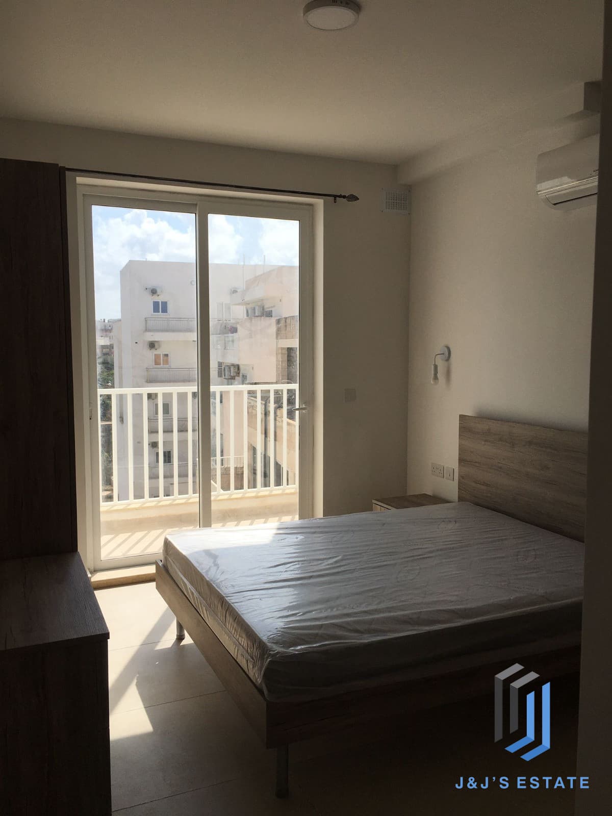 Modern Furnished Penthouse in Central Swieqi · 5