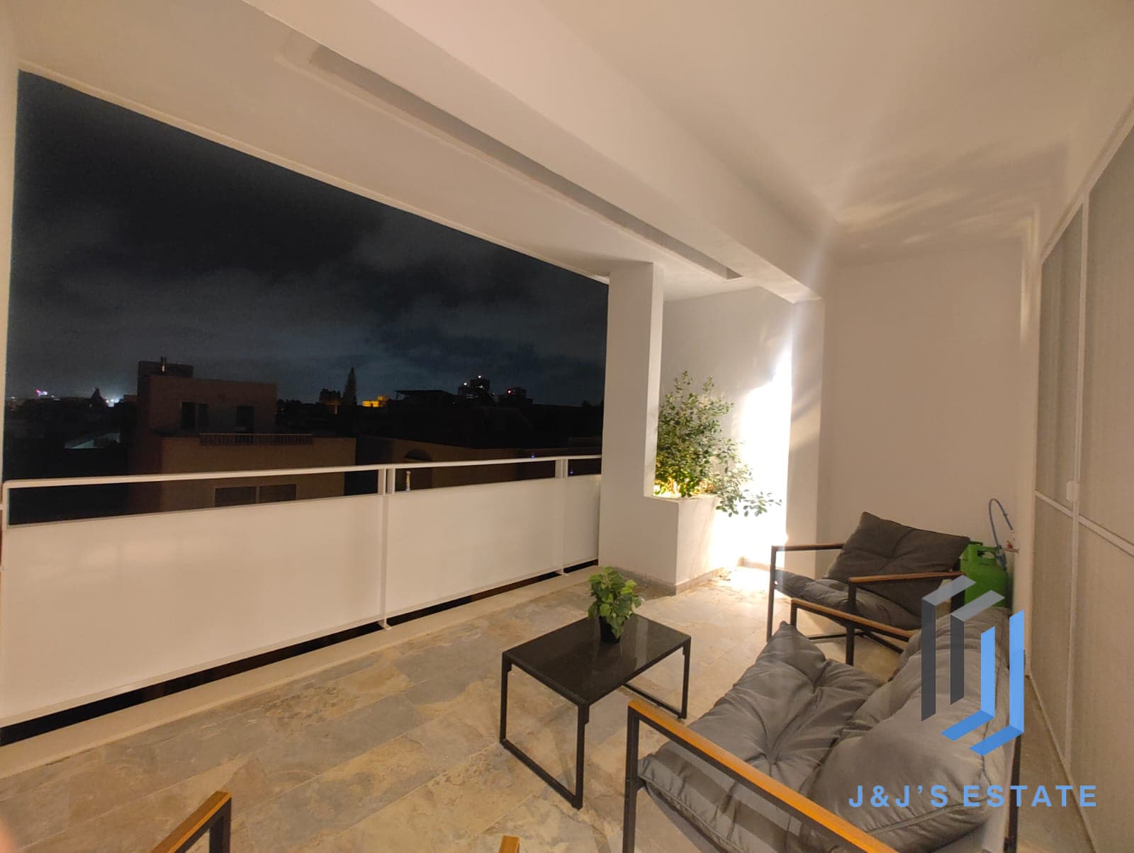 Spacious Three Bedroom Apartment Rental in Balzan · 3