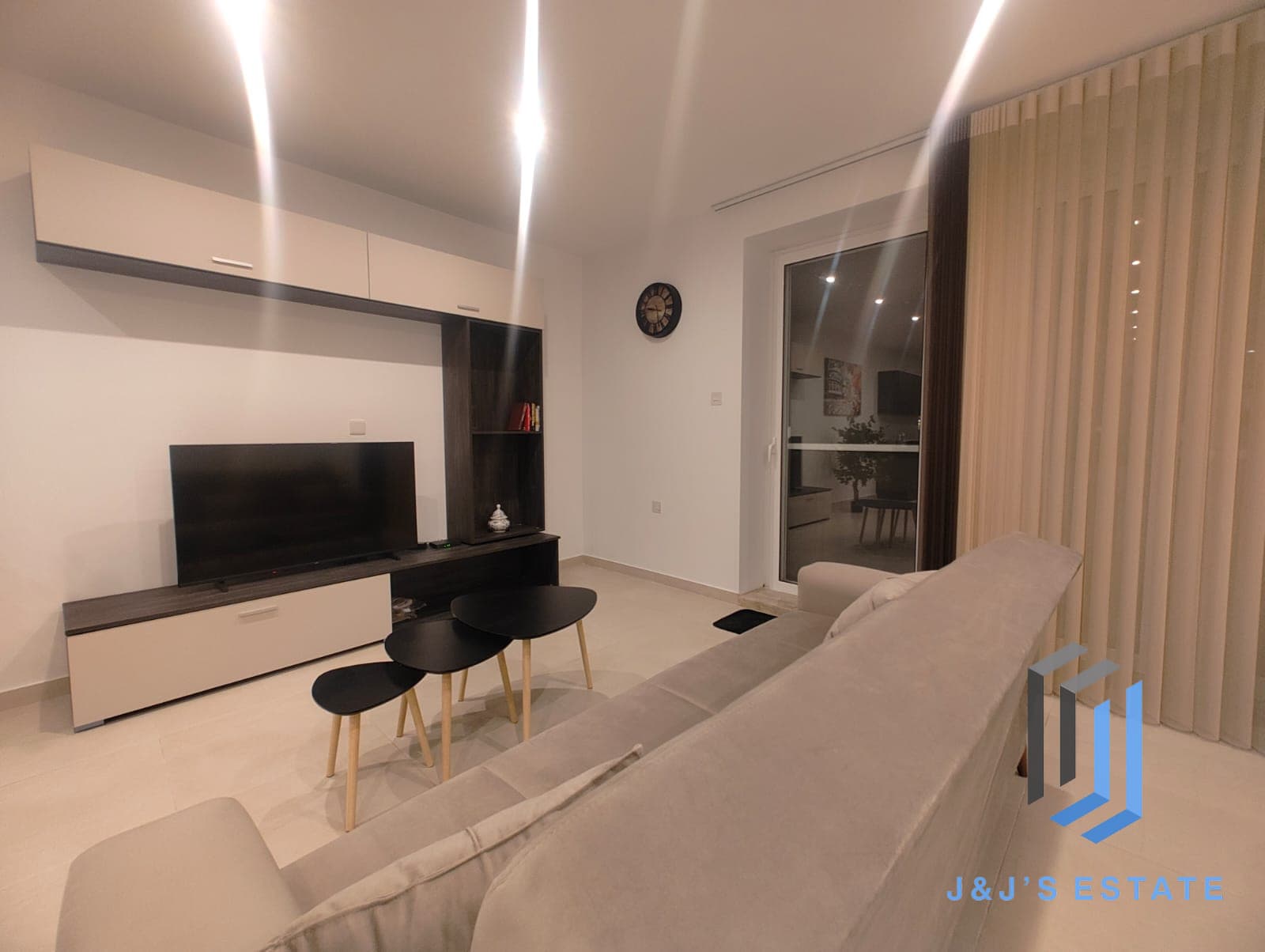 Spacious Three Bedroom Apartment Rental in Balzan · 11