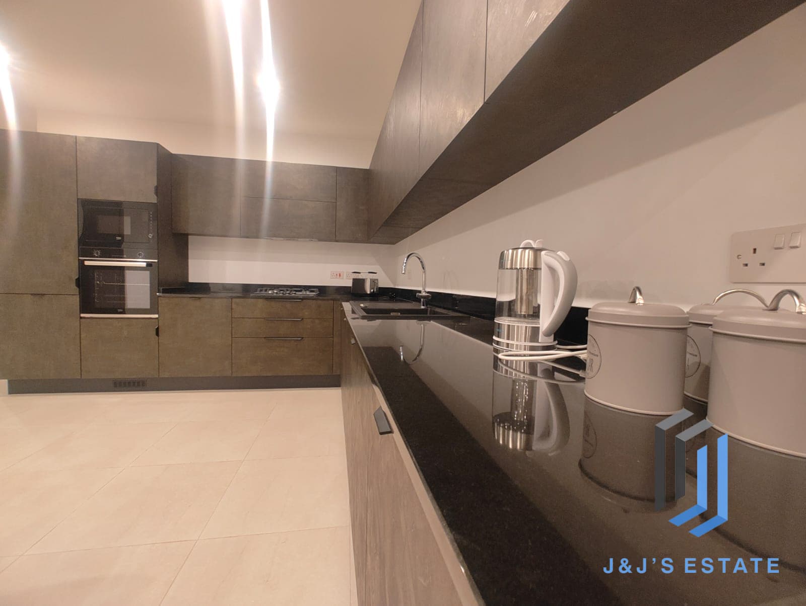 Spacious Three Bedroom Apartment Rental in Balzan · 12