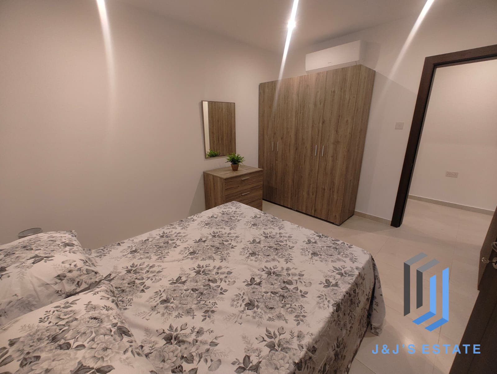 Spacious Three Bedroom Apartment Rental in Balzan · 20