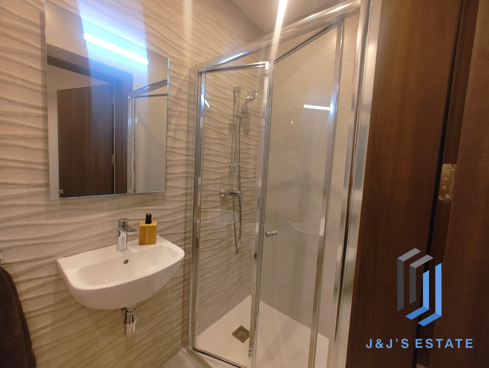 Spacious Three Bedroom Apartment Rental in Balzan · 18