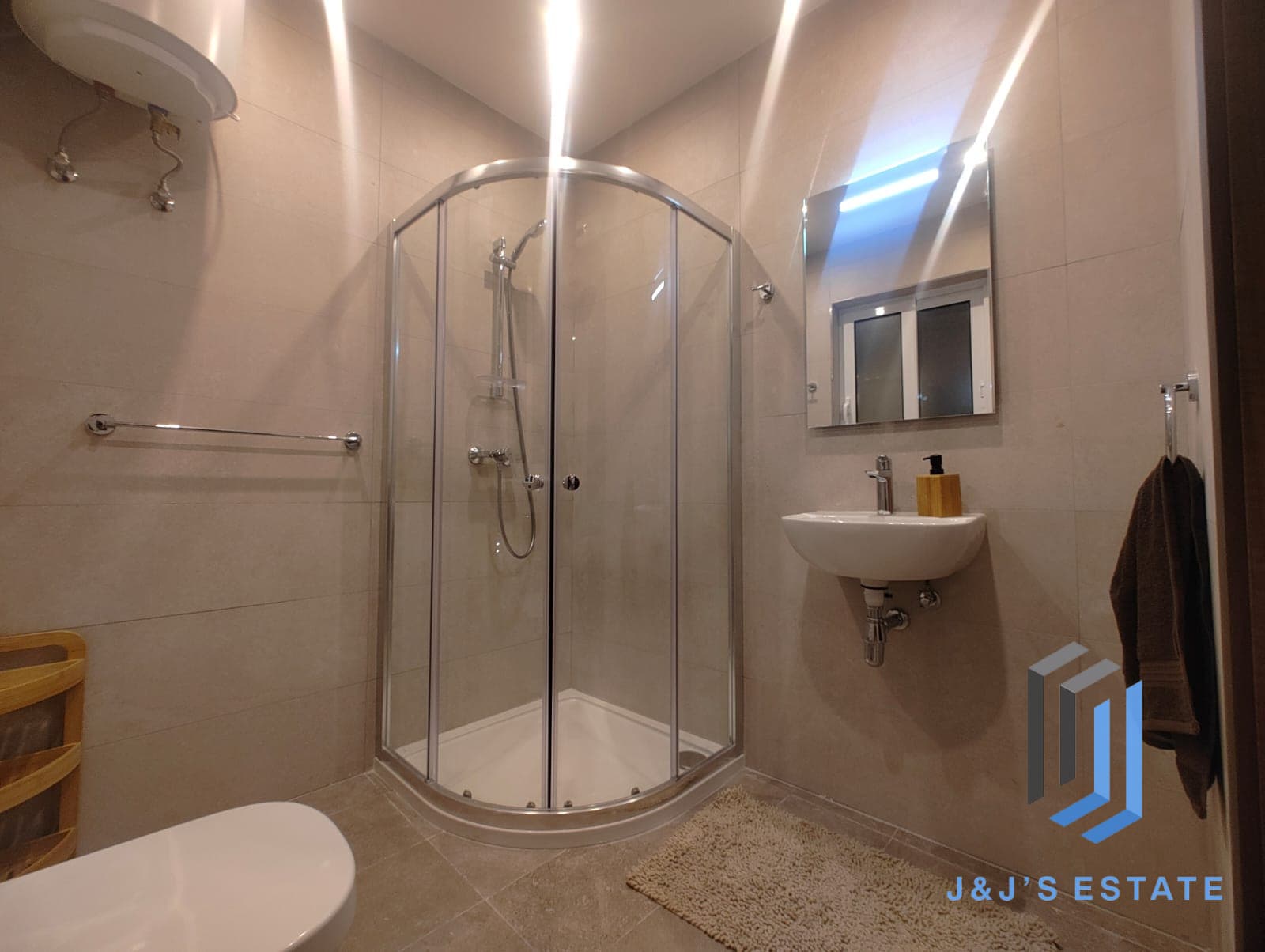 Spacious Three Bedroom Apartment Rental in Balzan · 21