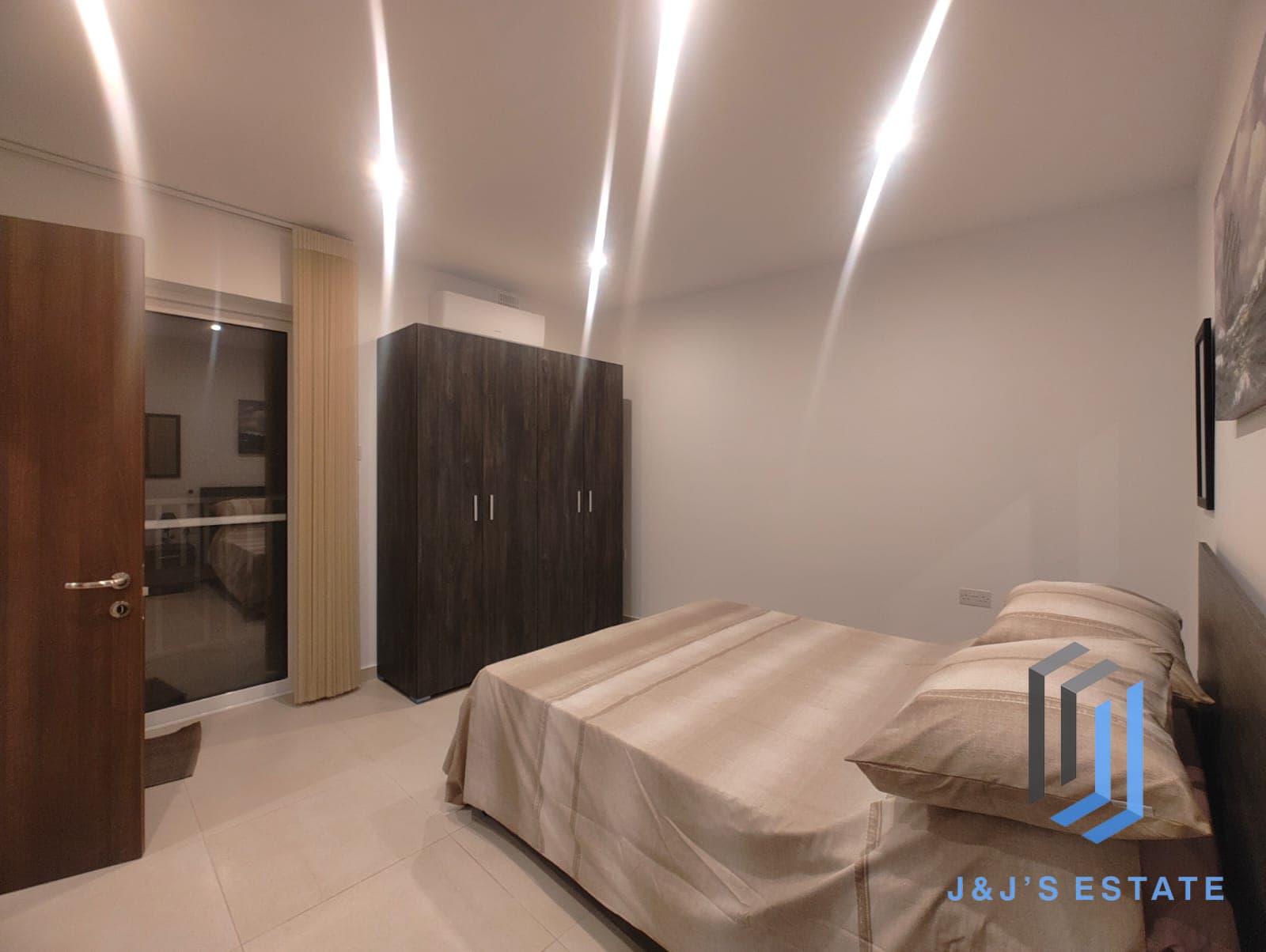 Spacious Three Bedroom Apartment Rental in Balzan · 24
