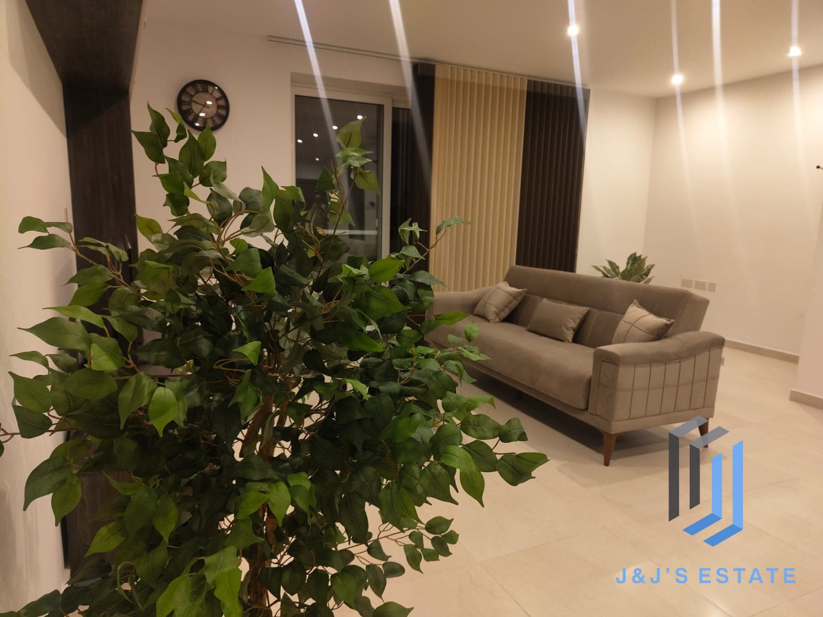 Spacious Three Bedroom Apartment Rental in Balzan · 8