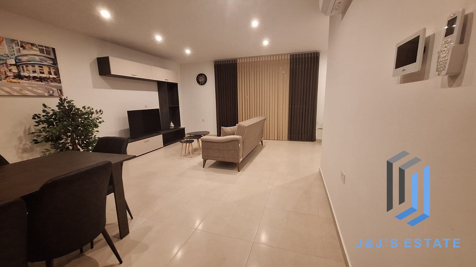 Spacious Three Bedroom Apartment Rental in Balzan · 4