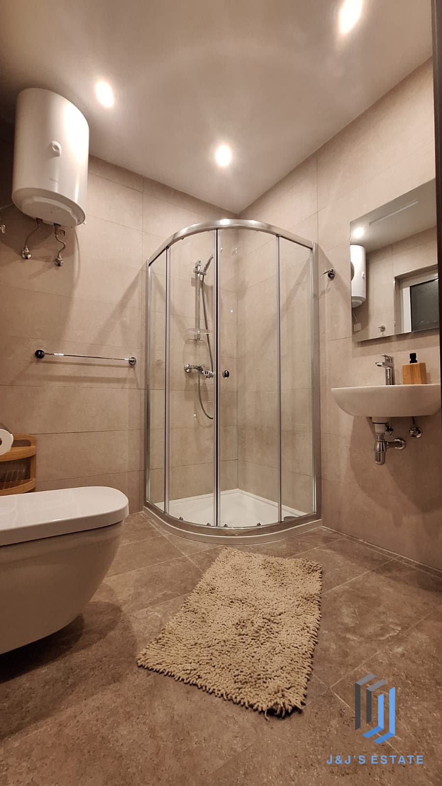 Fully furnished three-bedroom maisonette in Balzan · 9