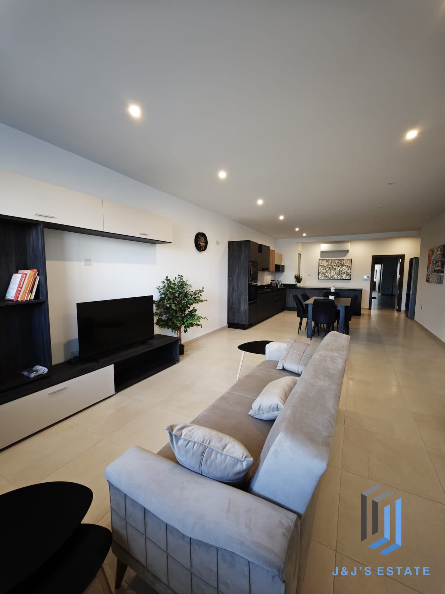 Fully furnished three-bedroom maisonette in Balzan · 3