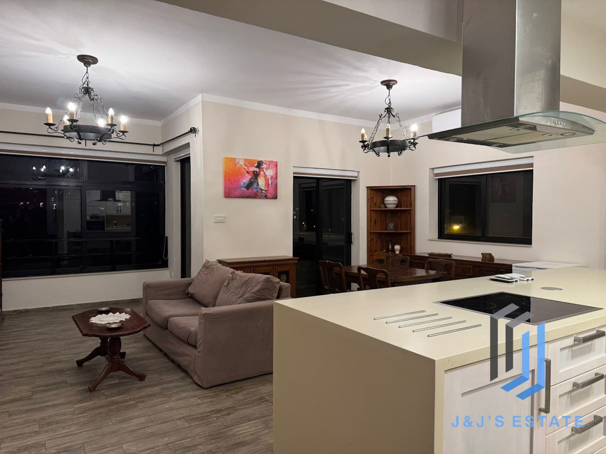 Fully furnished three-bedroom maisonette with panoramic view in San Gwann · 11