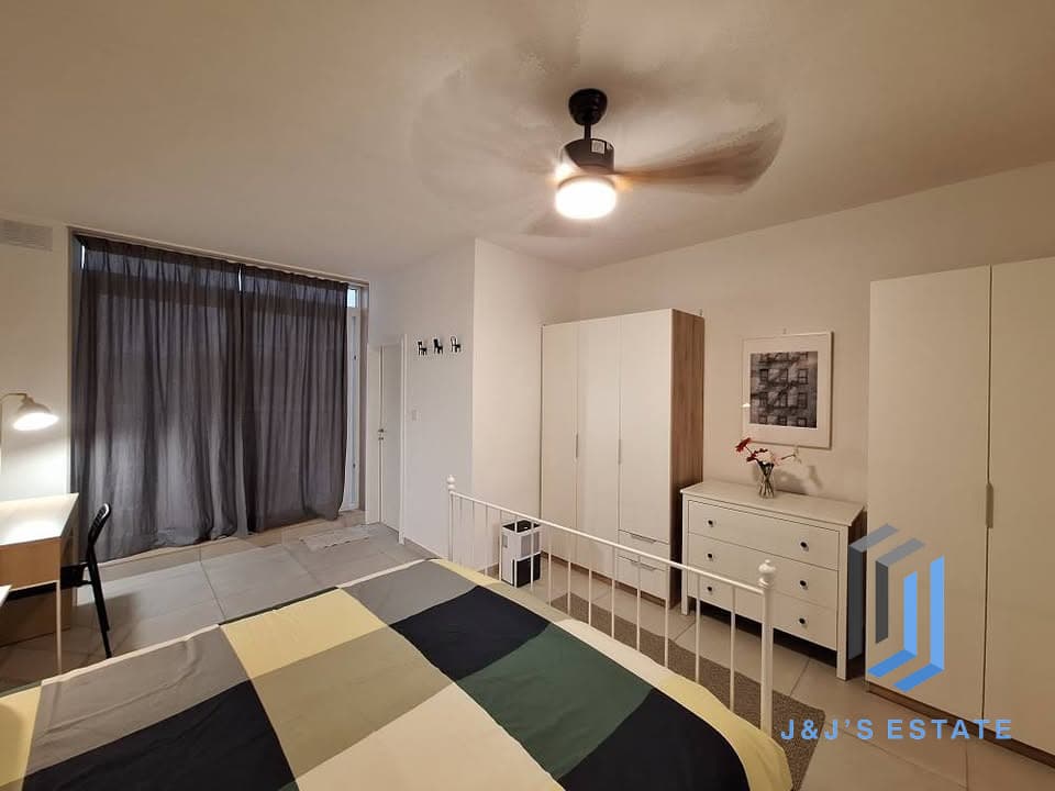 Ground-floor seafront studio with private back yard in Xemxija · 5