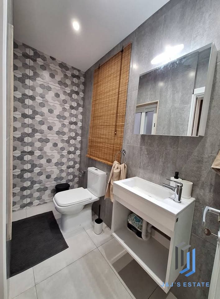 Ground-floor seafront studio with private back yard in Xemxija · 7
