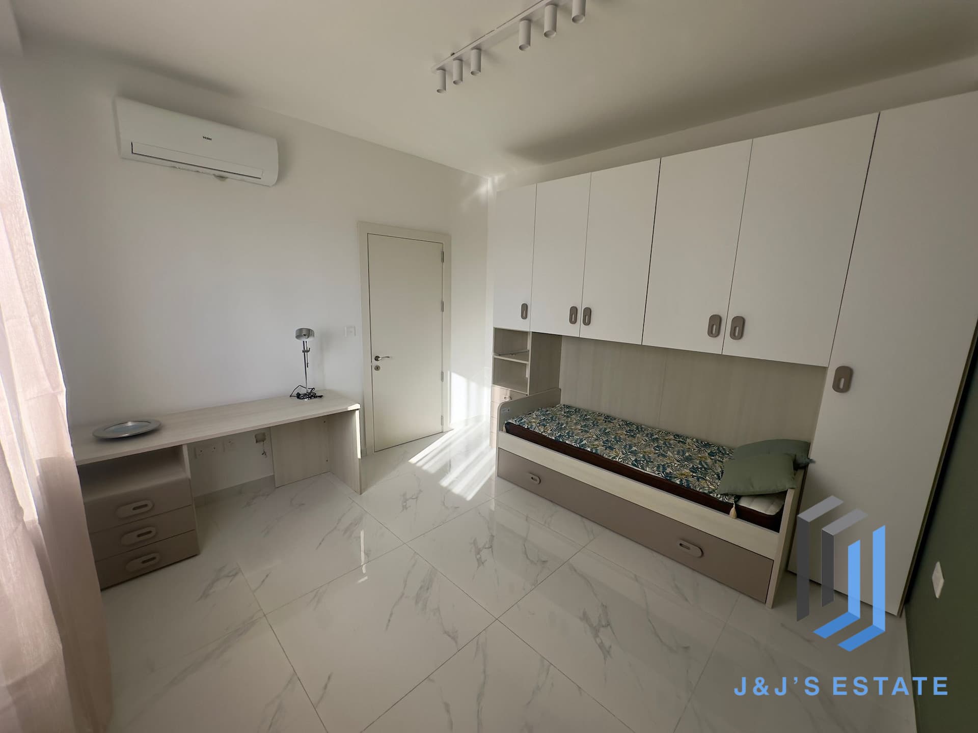 Fully furnished three-bedroom apartment in Bahar ic-Caghaq · 8