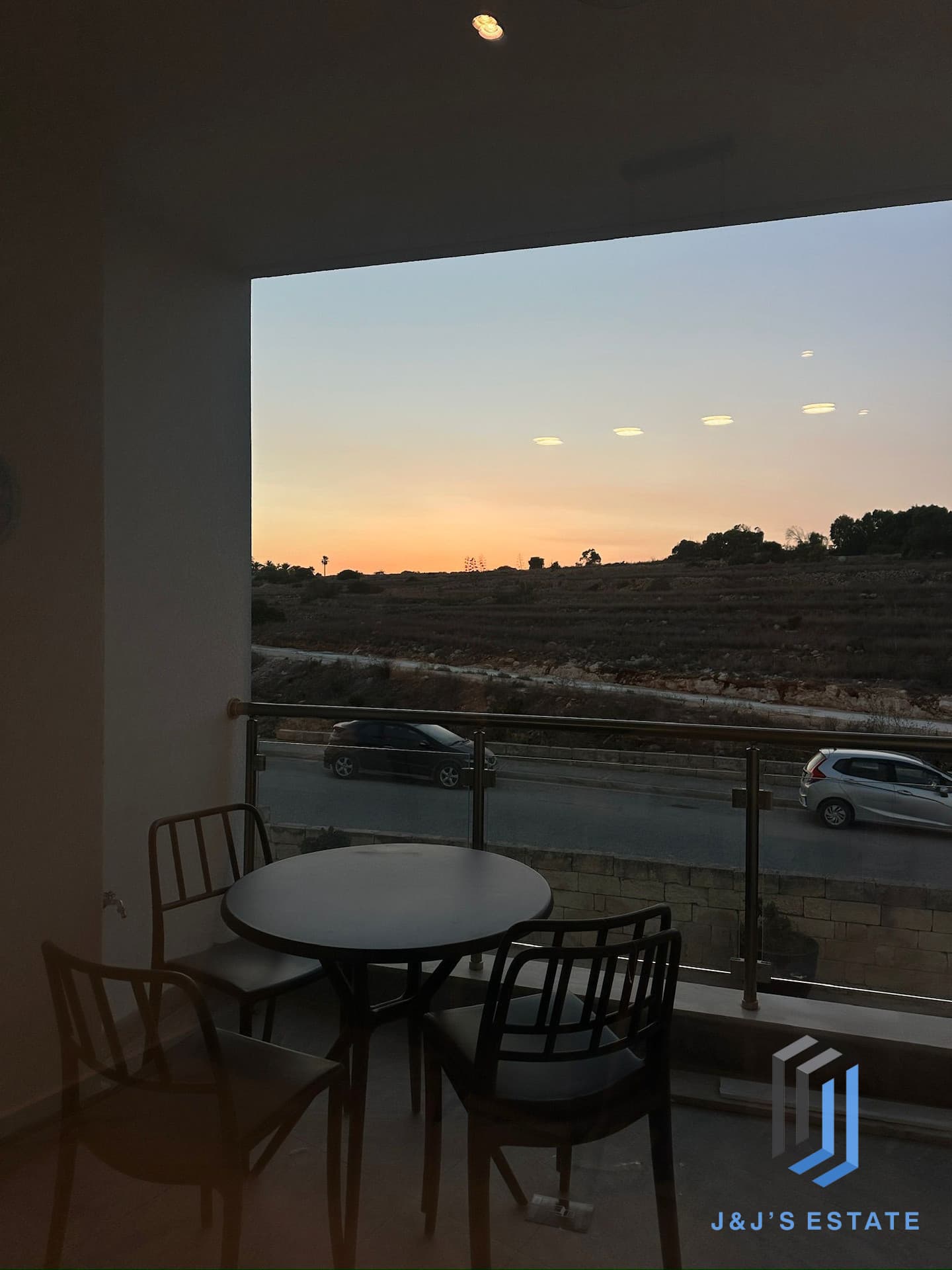 Fully furnished three-bedroom apartment in Bahar ic-Caghaq · 5