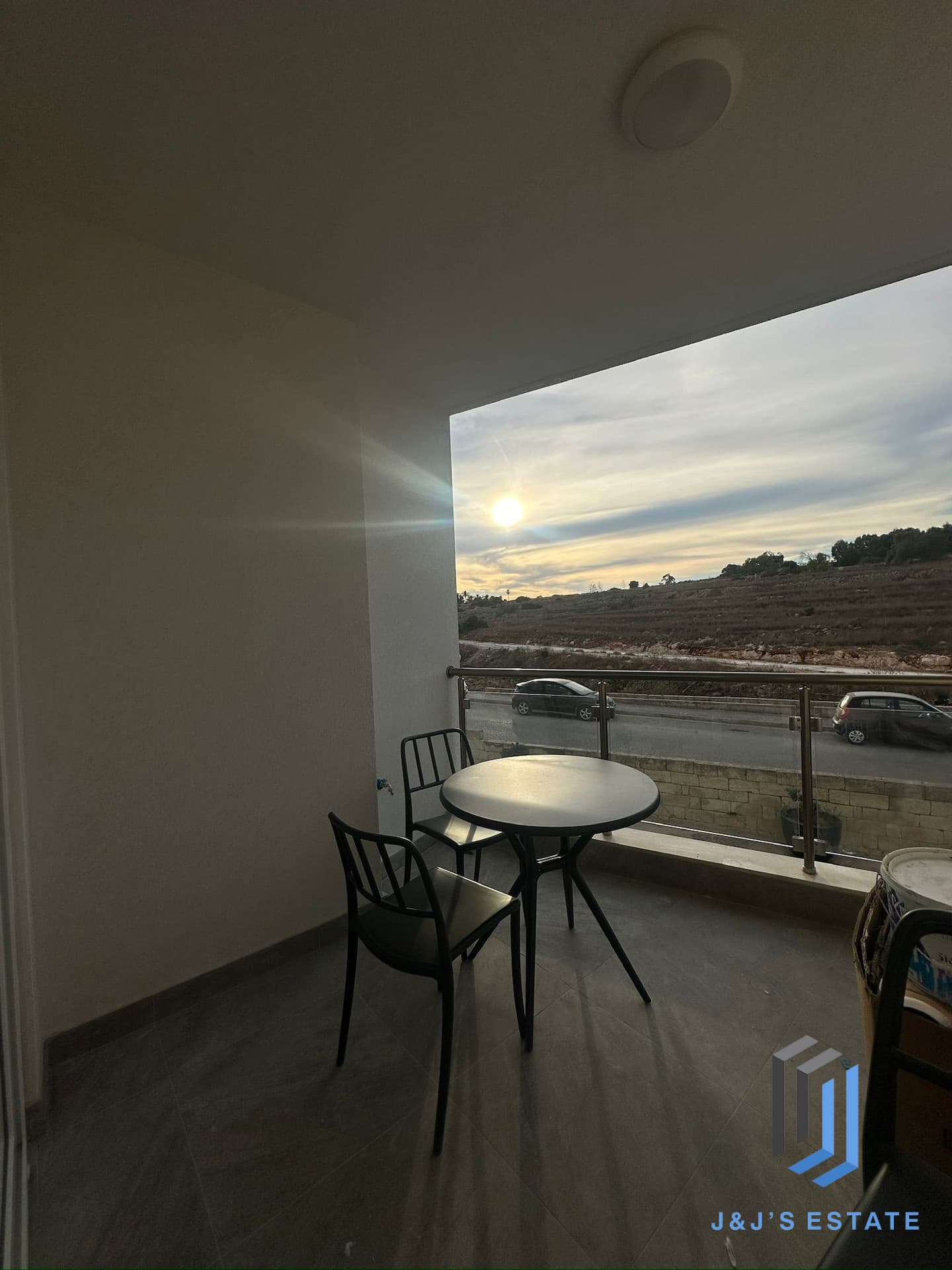 Fully furnished three-bedroom apartment in Bahar ic-Caghaq · 6