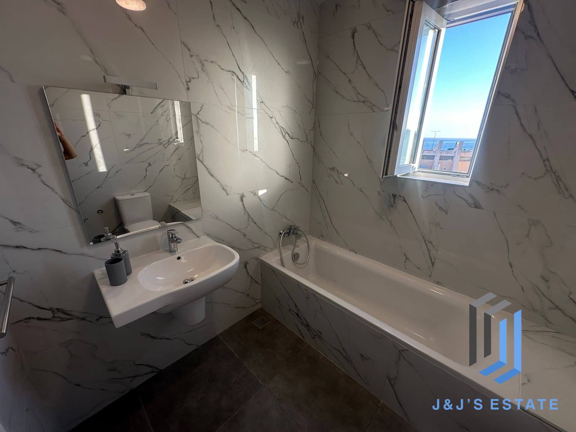 Fully furnished three-bedroom apartment in Bahar ic-Caghaq · 14