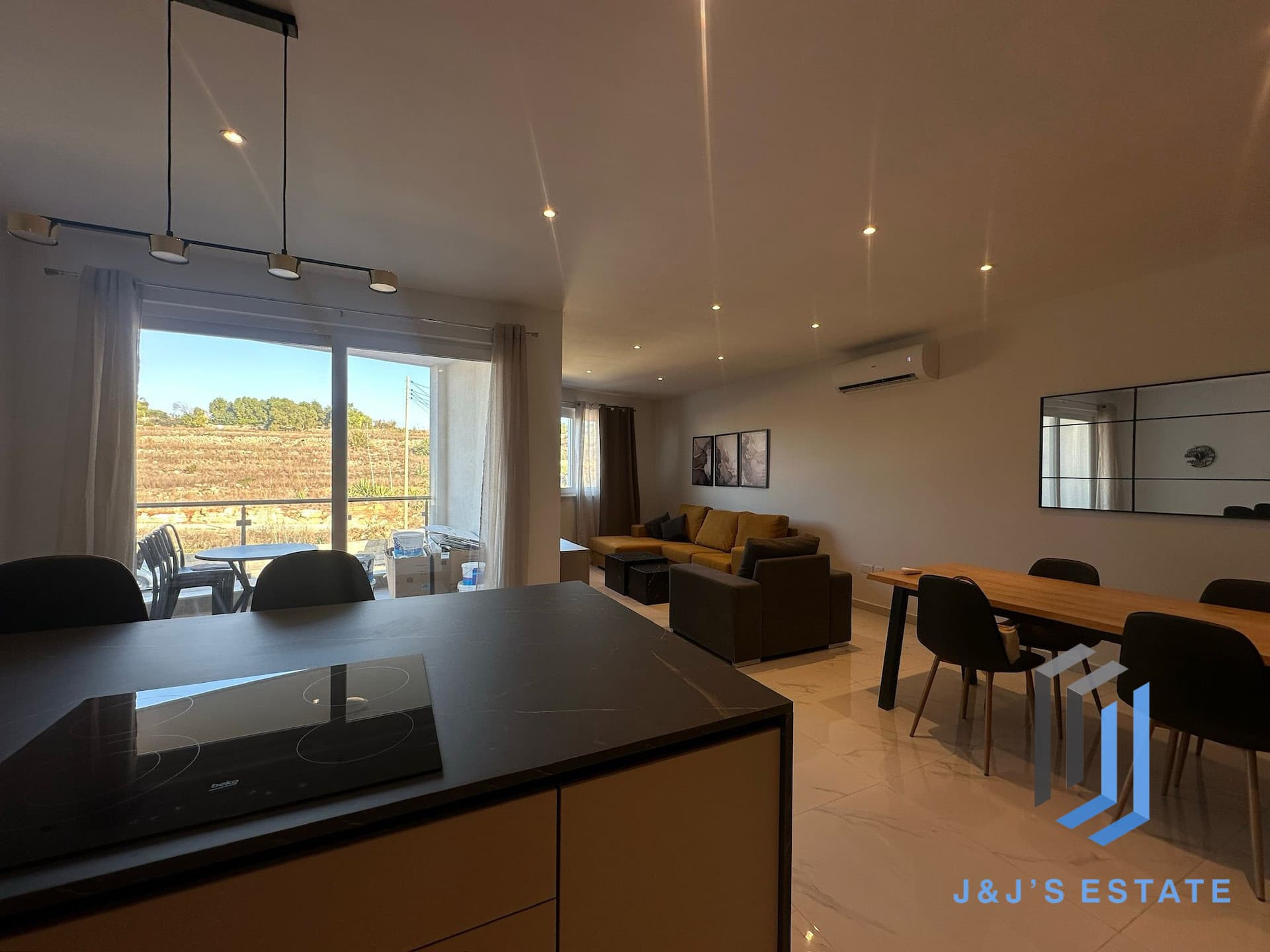 Fully furnished three-bedroom apartment in Bahar ic-Caghaq · 1