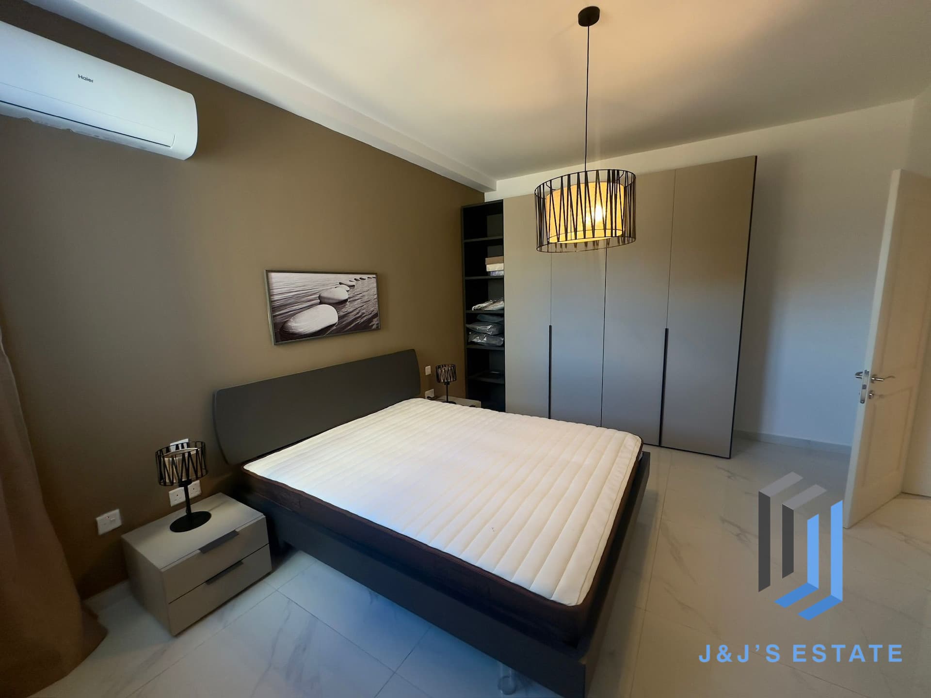 Fully furnished three-bedroom apartment in Bahar ic-Caghaq · 12