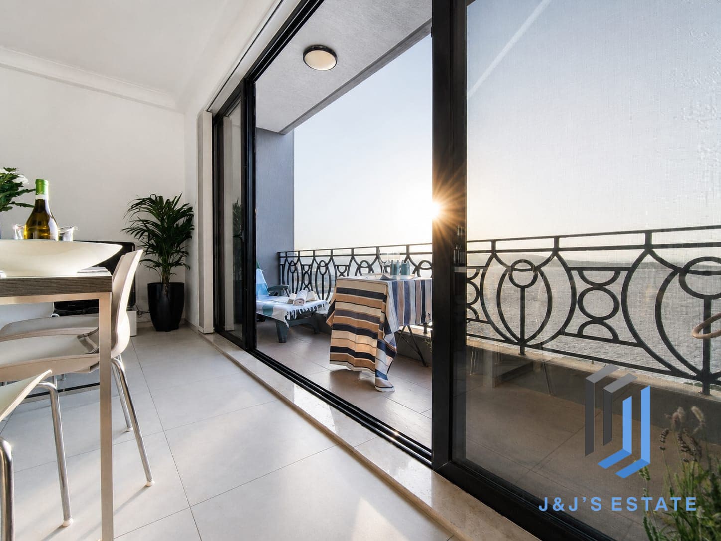 Furnished two-bedroom seafront apartment in Bugibba · 2