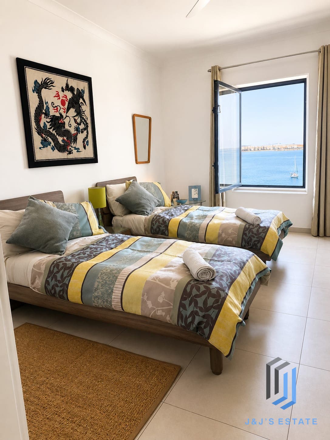 Furnished two-bedroom seafront apartment in Bugibba · 8