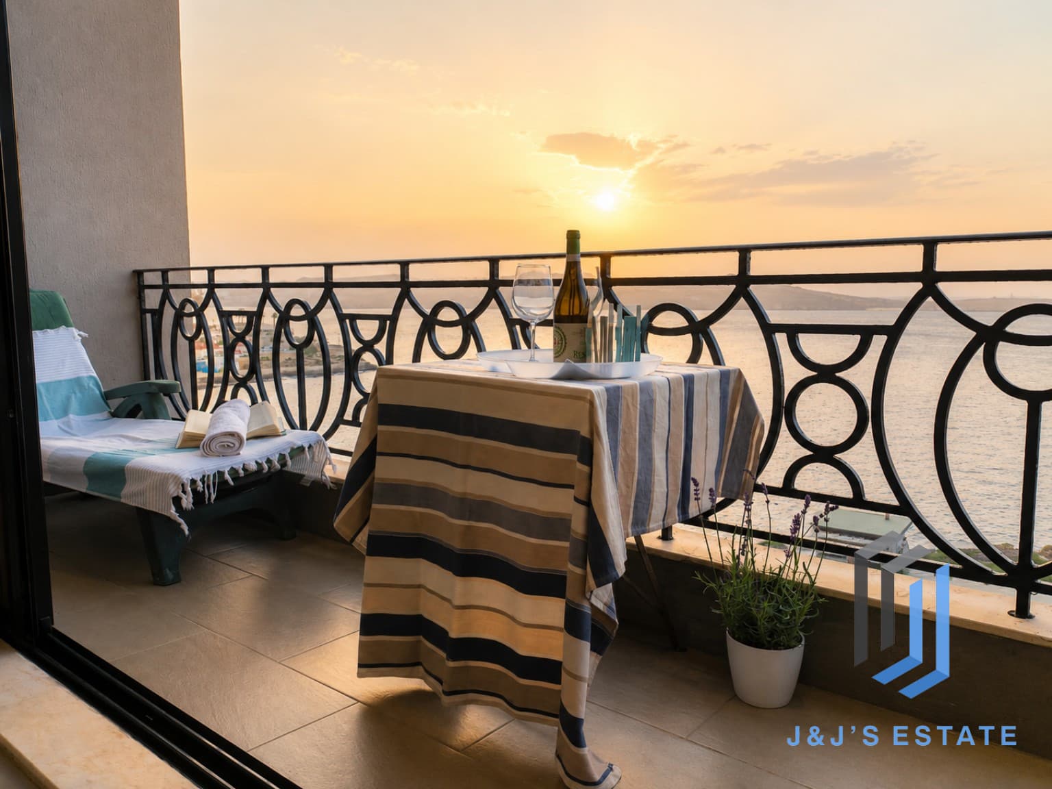 Furnished two-bedroom seafront apartment in Bugibba · 1