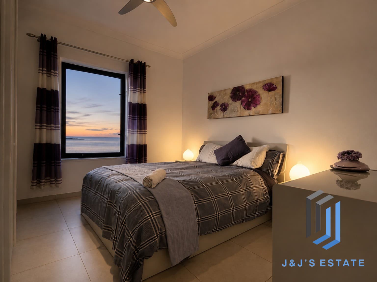 Furnished two-bedroom seafront apartment in Bugibba · 11