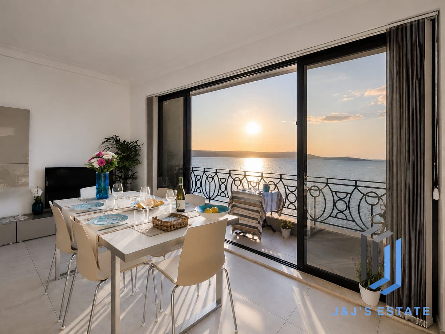 Furnished two-bedroom seafront apartment in Bugibba · 7