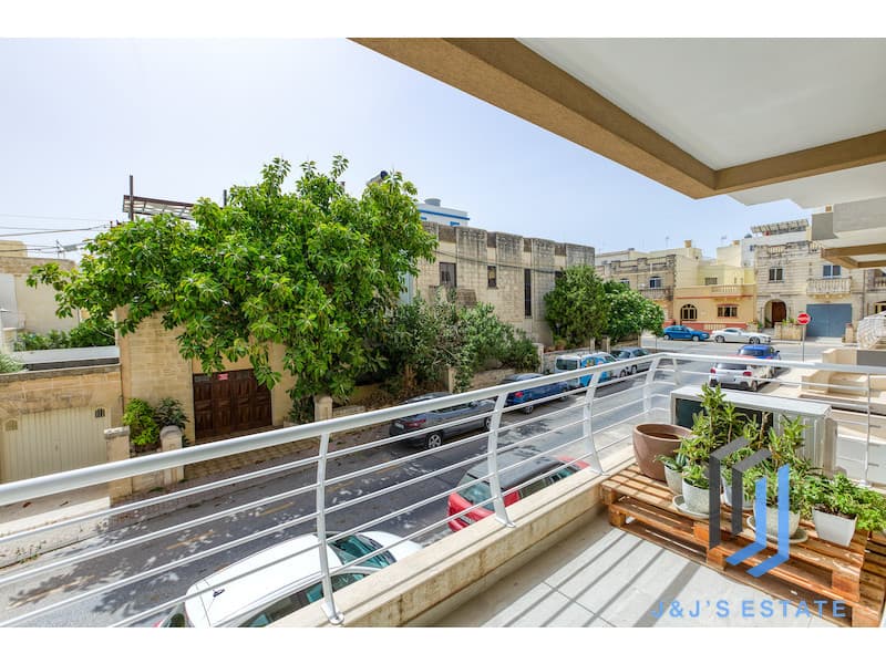 Fully furnished two-bedroom apartment with balcony in Għargħur · 4
