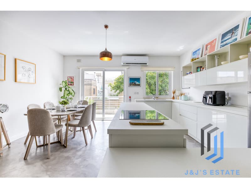 Fully furnished two-bedroom apartment with balcony in Għargħur · 1