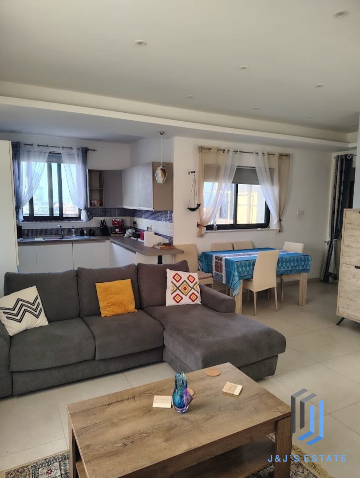 Fully furnished two-bedroom apartment in St Julian's · 3