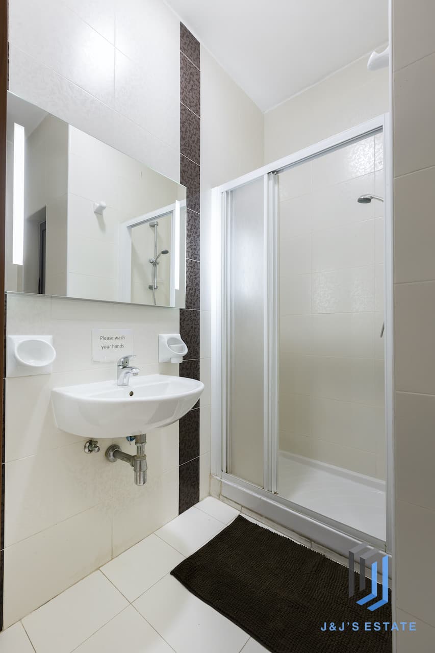 Fully furnished one-bedroom apartment in Paceville, St Julian's · 5