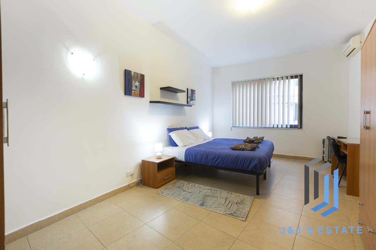 Fully furnished one-bedroom apartment in Paceville, St Julian's · 7