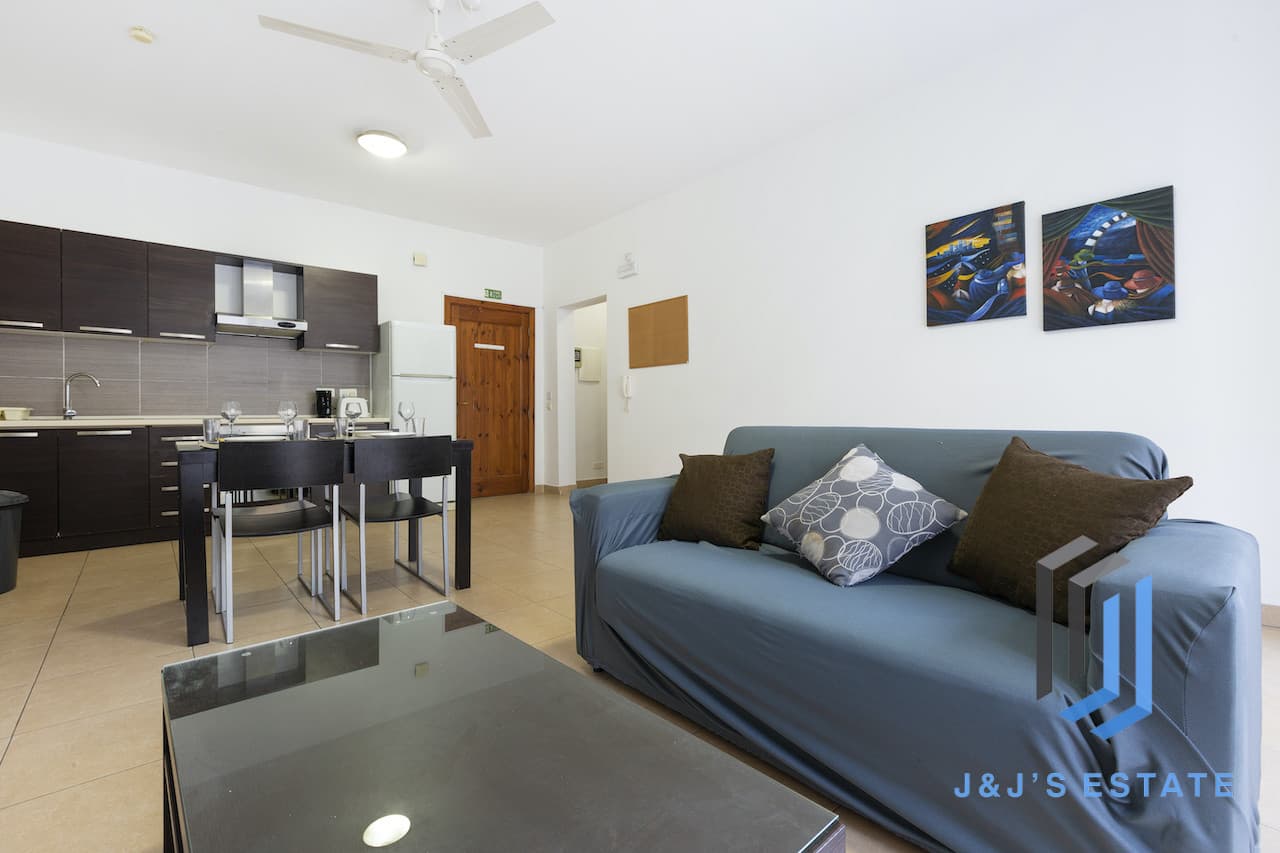 Fully furnished one-bedroom apartment in Paceville, St Julian's · 4