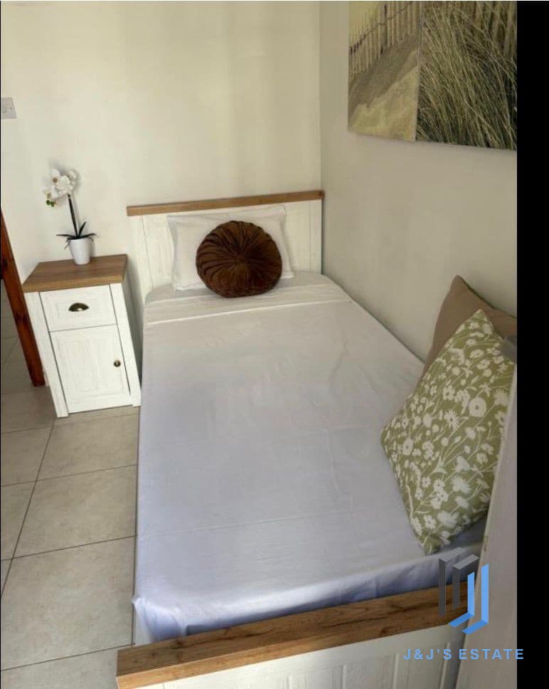 Fully furnished two-bedroom penthouse with sea view in St Paul’s Bay · 6