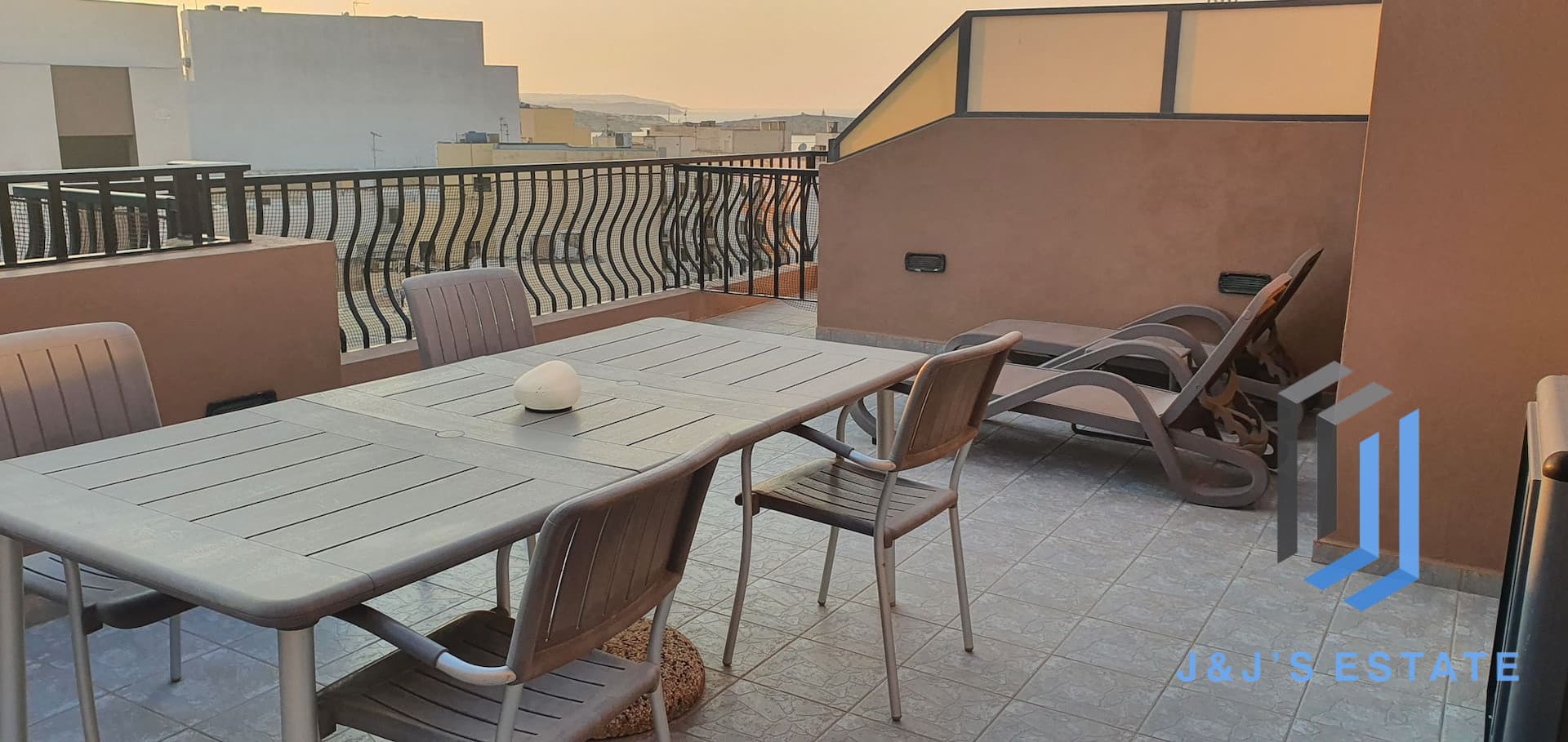 Fully furnished two-bedroom penthouse with sea view in St Paul’s Bay · 1