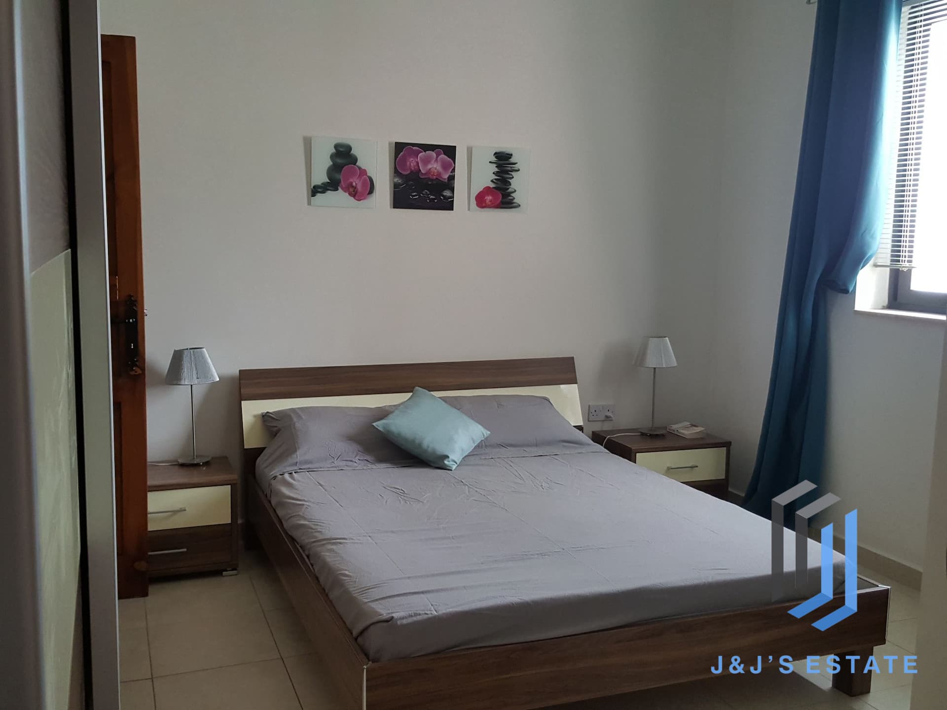 Fully furnished two-bedroom penthouse with sea view in St Paul’s Bay · 5