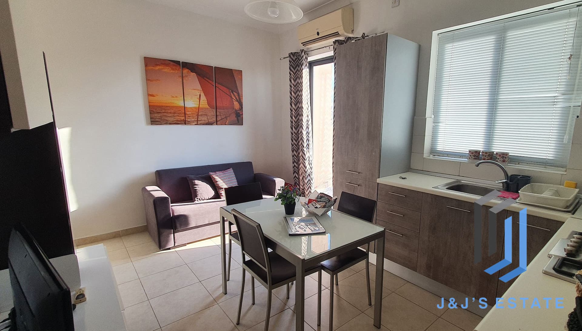 Fully furnished two-bedroom penthouse with sea view in St Paul’s Bay · 3